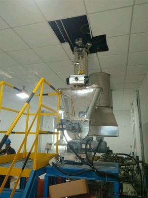 擠出機(jī)實(shí)現(xiàn)自動(dòng)供料、自動(dòng)上料